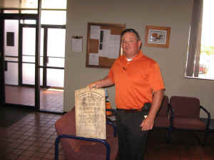 Headstone at Benbrook.jpg (2125838 bytes)