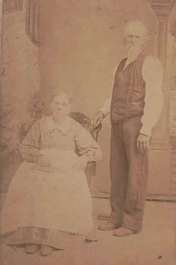 Uncle Billie & Aunt Katie Campbell.JPG (116114 bytes)
