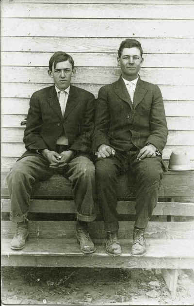 Eugene Derene Barfield and unknown man about about 1915.jpg (353990 bytes)